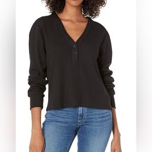 NWT monrow l/s Henley in black